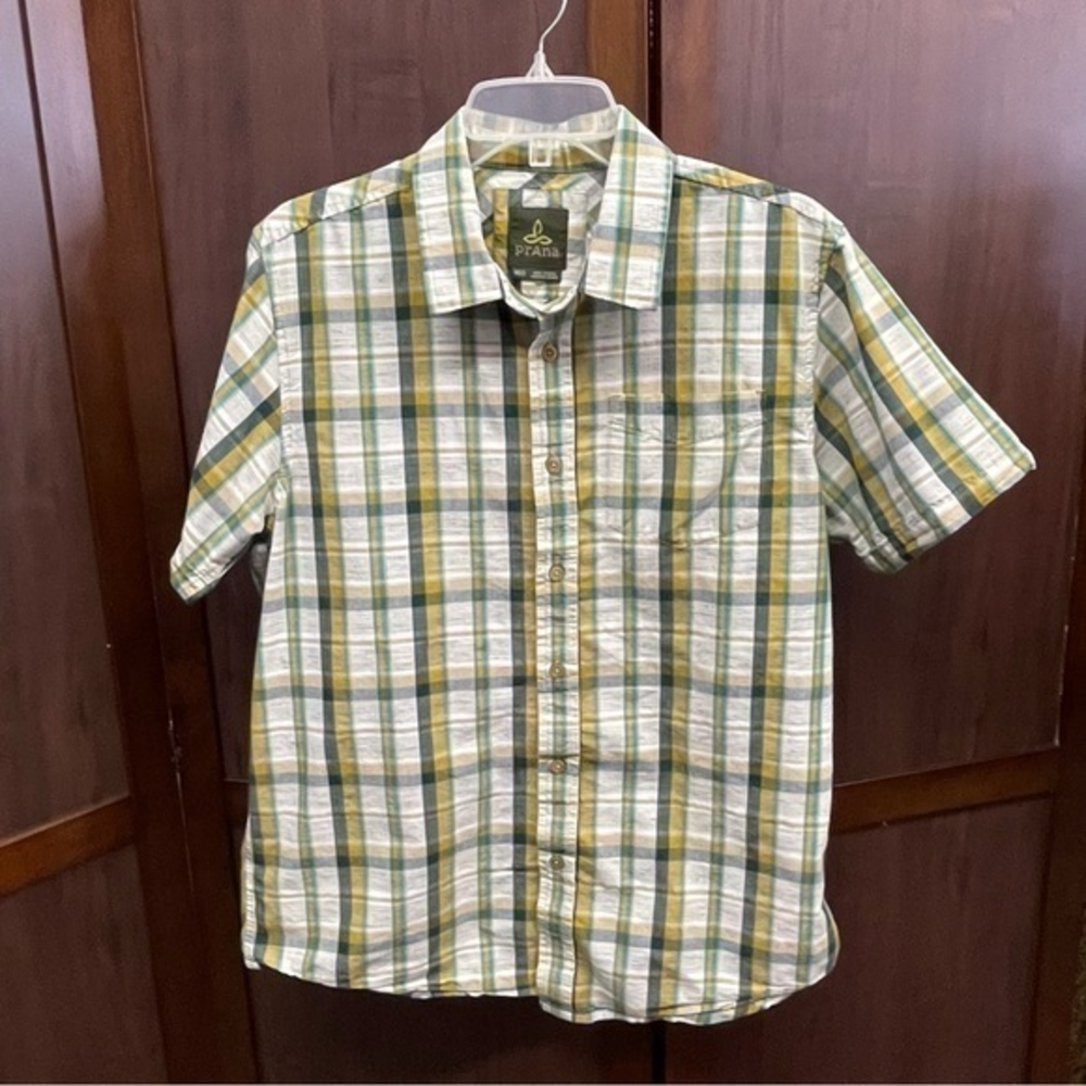 Prana Brand Green Plaid Short Sleeve‎ Button up size medium